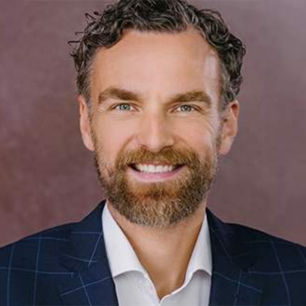 Dr. Bernd Peper